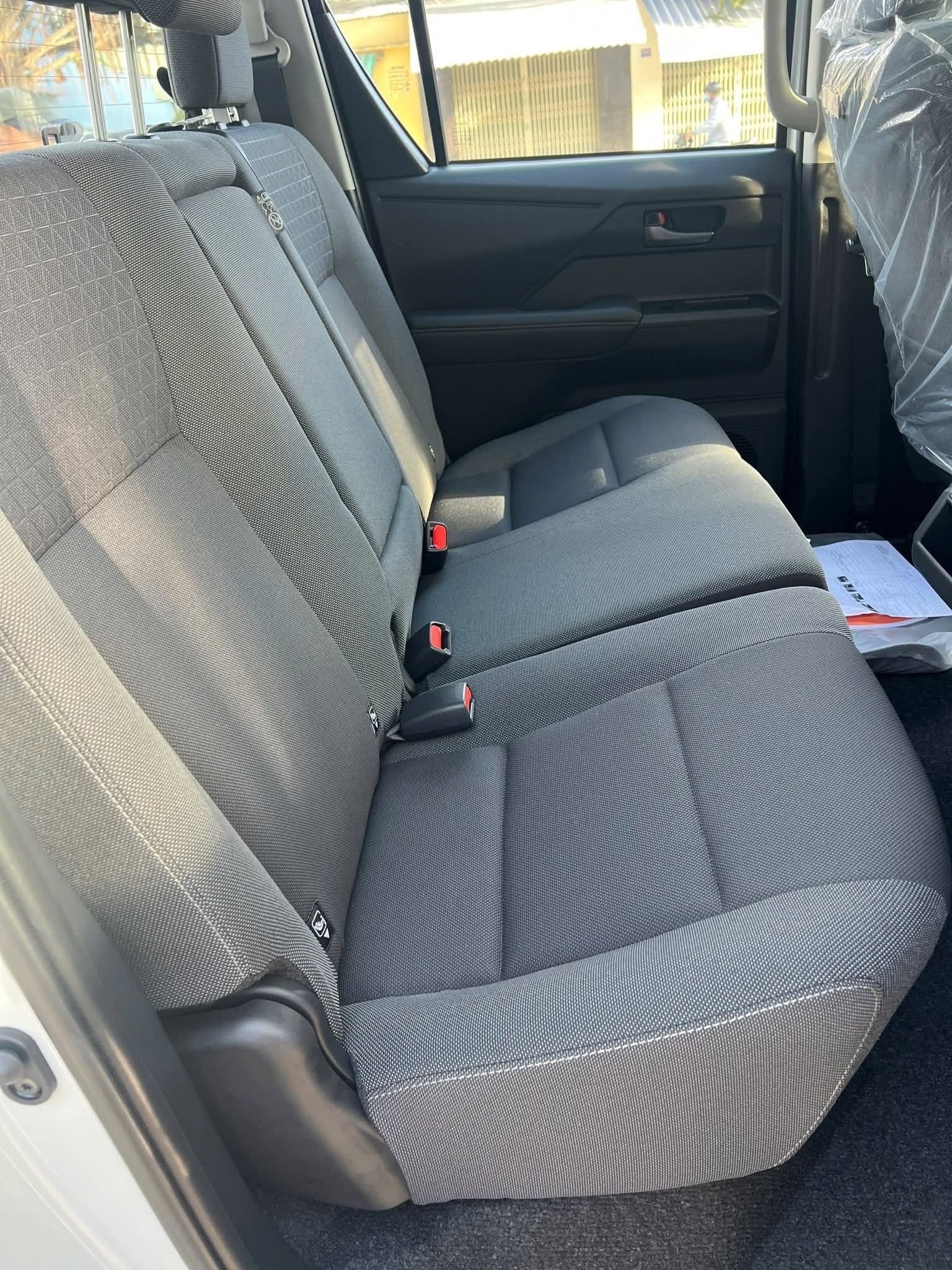 Hình ảnh Toyota Hilux mới, xuất hiện ở đại lý trước thềm ra mắt