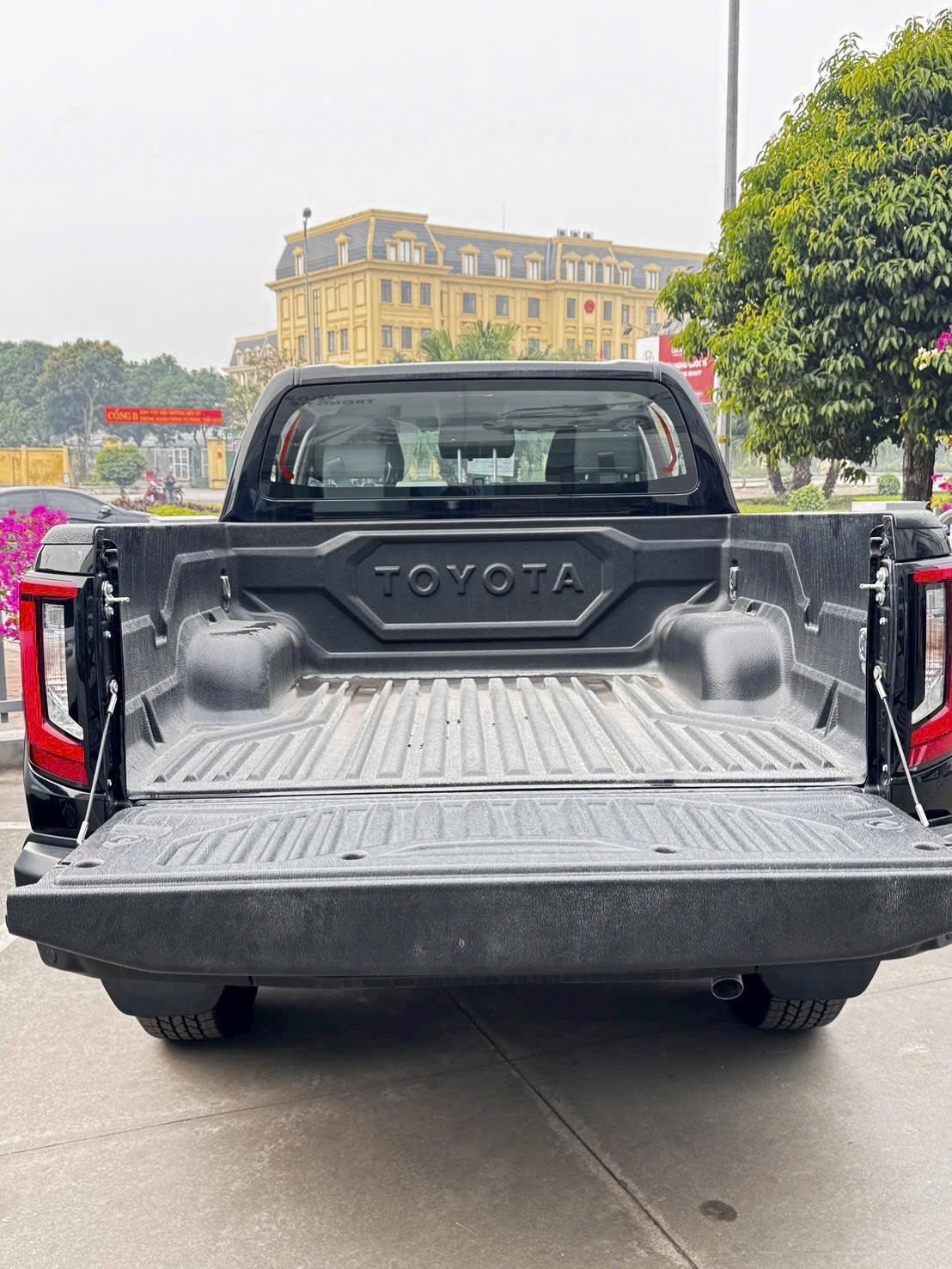 Hình ảnh Toyota Hilux mới, xuất hiện ở đại lý trước thềm ra mắt Hình ảnh Toyota Hilux mới, xuất hiện ở đại lý trước thềm ra mắt