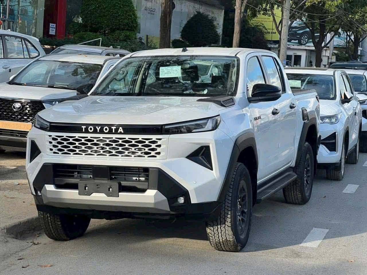 Hình ảnh Toyota Hilux mới, xuất hiện ở đại lý trước thềm ra mắt Hình ảnh Toyota Hilux mới, xuất hiện ở đại lý trước thềm ra mắt