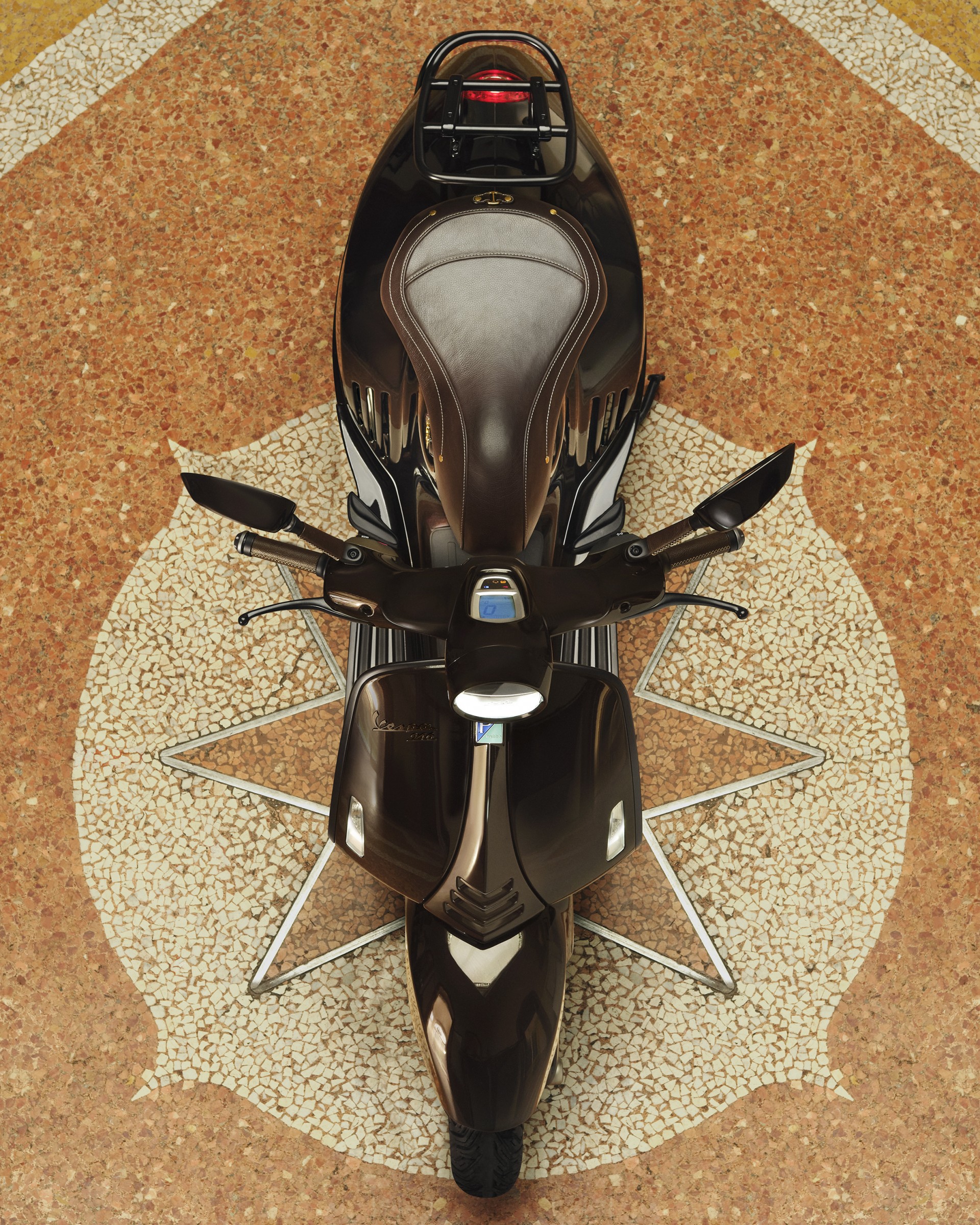 Vespa 946 Horse 2026 ra mắt, chỉ 888 xe toàn cầu Vespa 946 Horse 2026 ra mắt, chỉ 888 xe toàn cầu