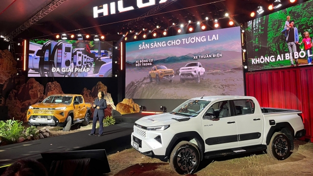 Toyota Hilux 2026 ra mắt, bản Hilux Trailhunter 2.8 4x4 AT giá 903 triệu