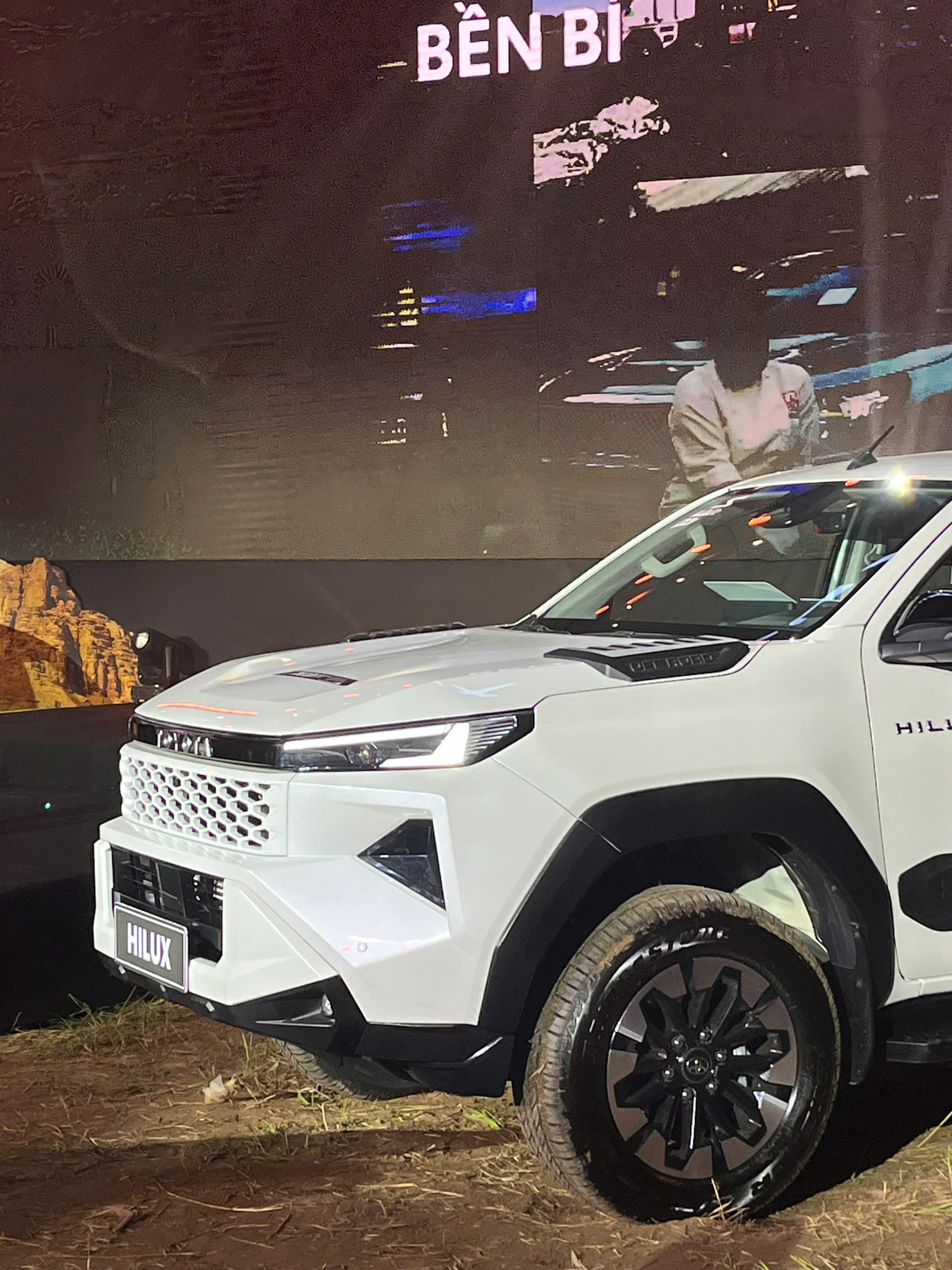 Toyota Hilux 2026 ra mắt