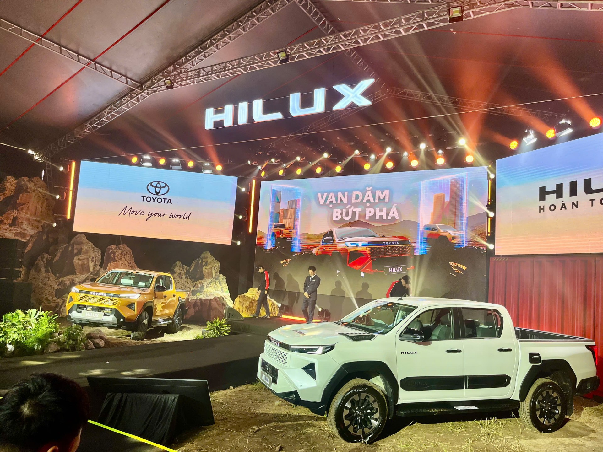 Toyota Hilux 2026 ra mắt
