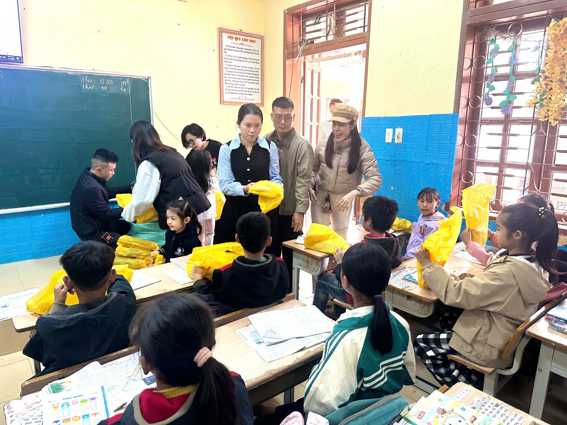 “Sưởi ấm bản cao 2025”: Lan tỏa hơi ấm tới học sinh vùng cao Bó Sinh, Sơn La