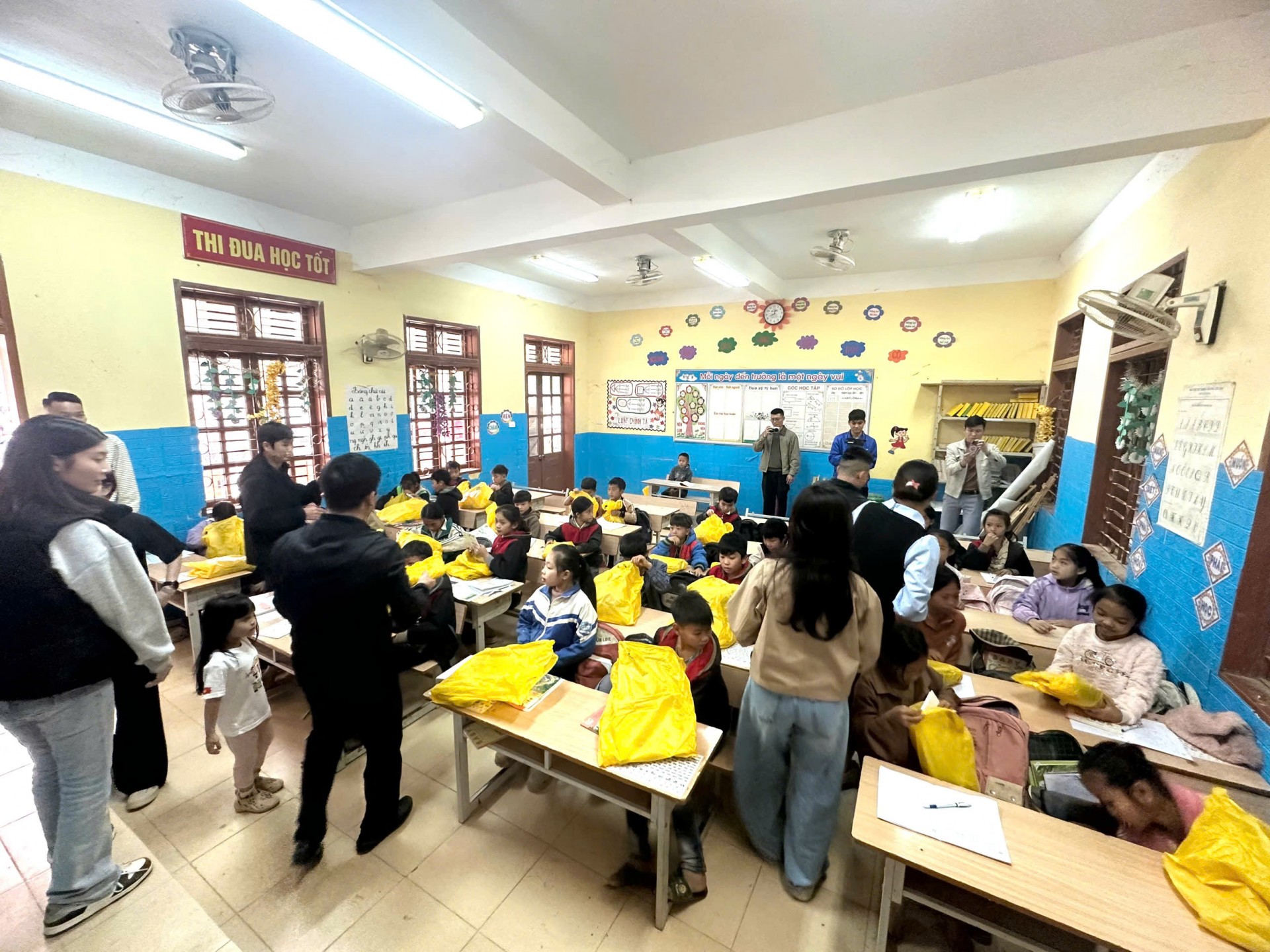 “Sưởi ấm bản cao 2025”: Lan tỏa hơi ấm tới học sinh vùng cao Bó Sinh, Sơn La