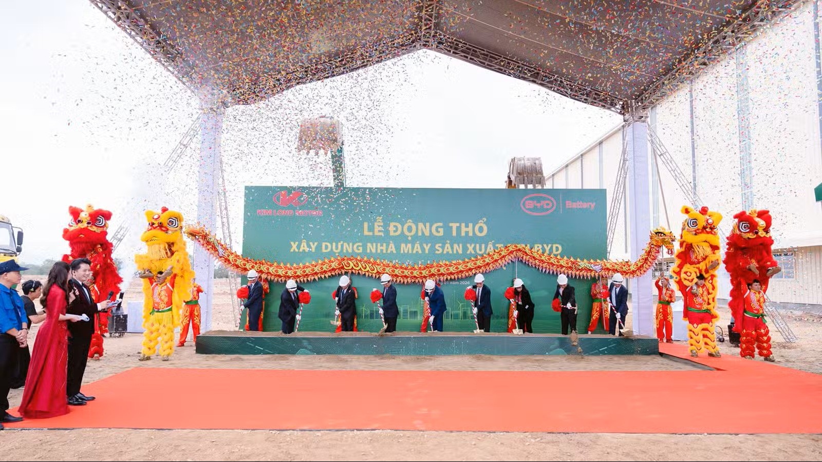 Hình ảnh lễ động thủ xây dựng nhà máy sản xuất pin BYD tại Huế