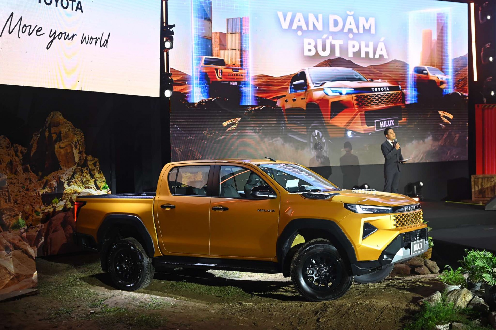 Toyota Hilux 2026 ra mắt, bản Hilux Trailhunter 2.8 4x4 AT giá 903 triệu