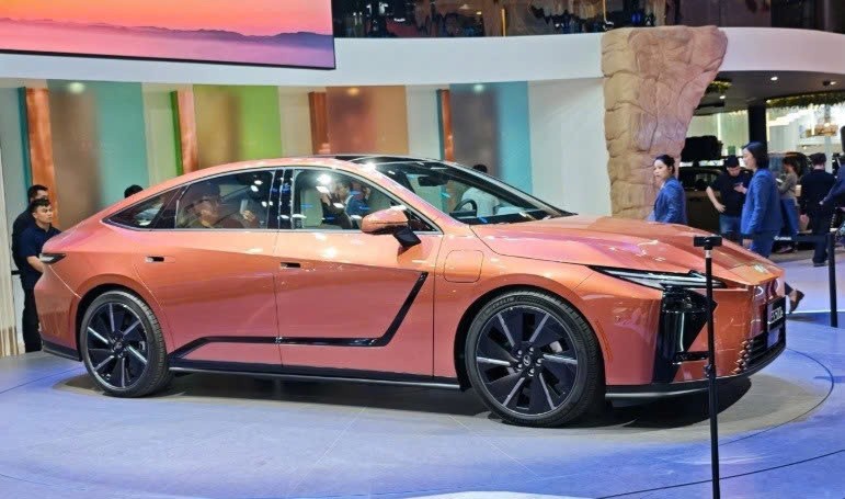 Lexus ES 2026 bắt đầu nhận đặt cọc xe tại Việt Nam