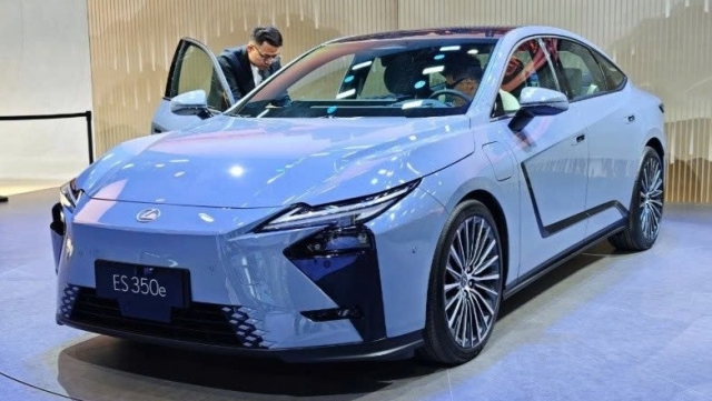 Lexus ES 2026 bắt đầu nhận đặt cọc xe tại Việt Nam