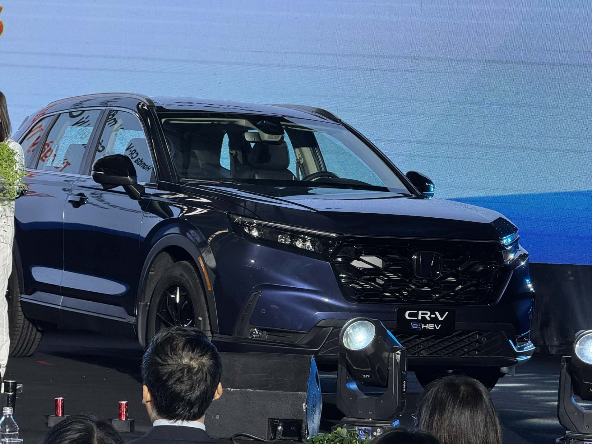 Honda CR-V e:HEV lắp ráp trong nước, giá từ