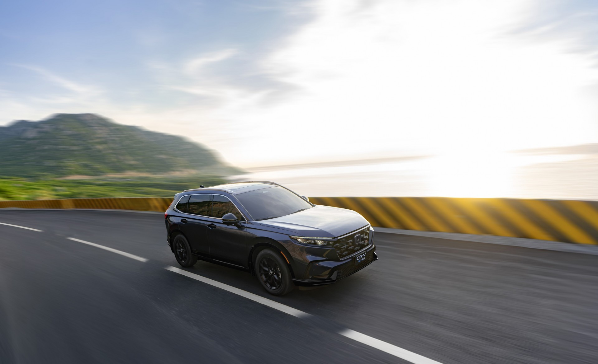 Honda CR-V e:HEV lắp ráp trong nước ra mắt với 2 phiên bản, giá chưa công bố