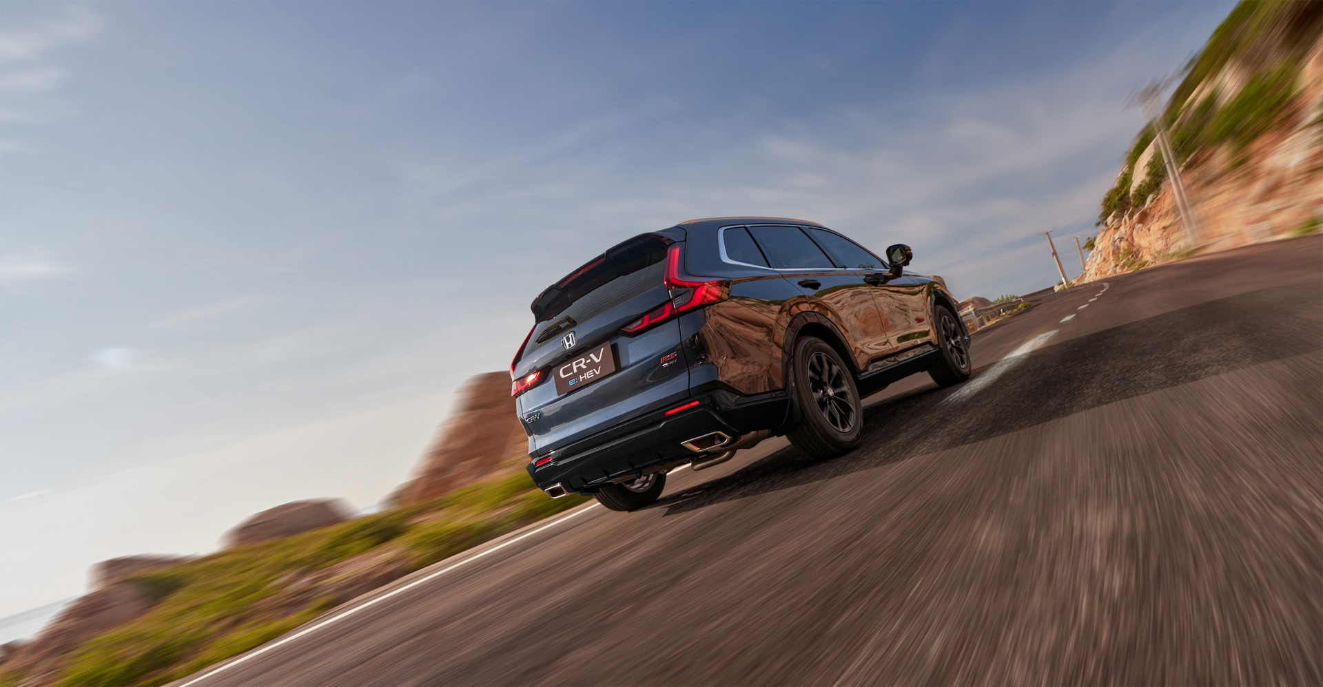 Honda CR-V e:HEV lắp ráp trong nước ra mắt với 2 phiên bản, giá chưa công bố