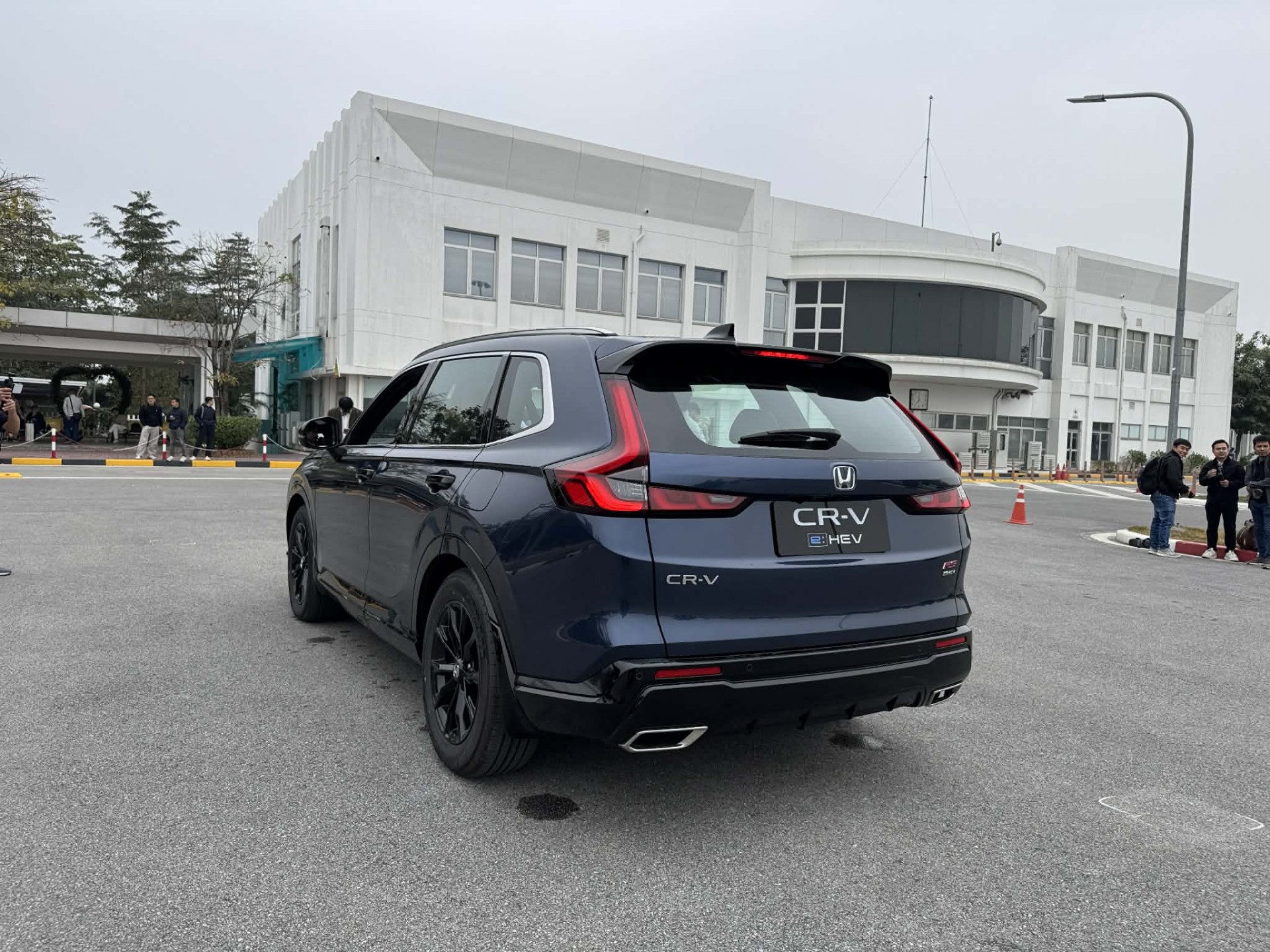 Honda CR V e:HEV lắp ráp trong nước ra mắt với 2 phiên bản, giá chưa công bố