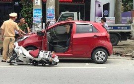 Gây tai nạn nghiêm trọng từ thói quen nguy hiểm: Mở cửa ô tô không quan sát