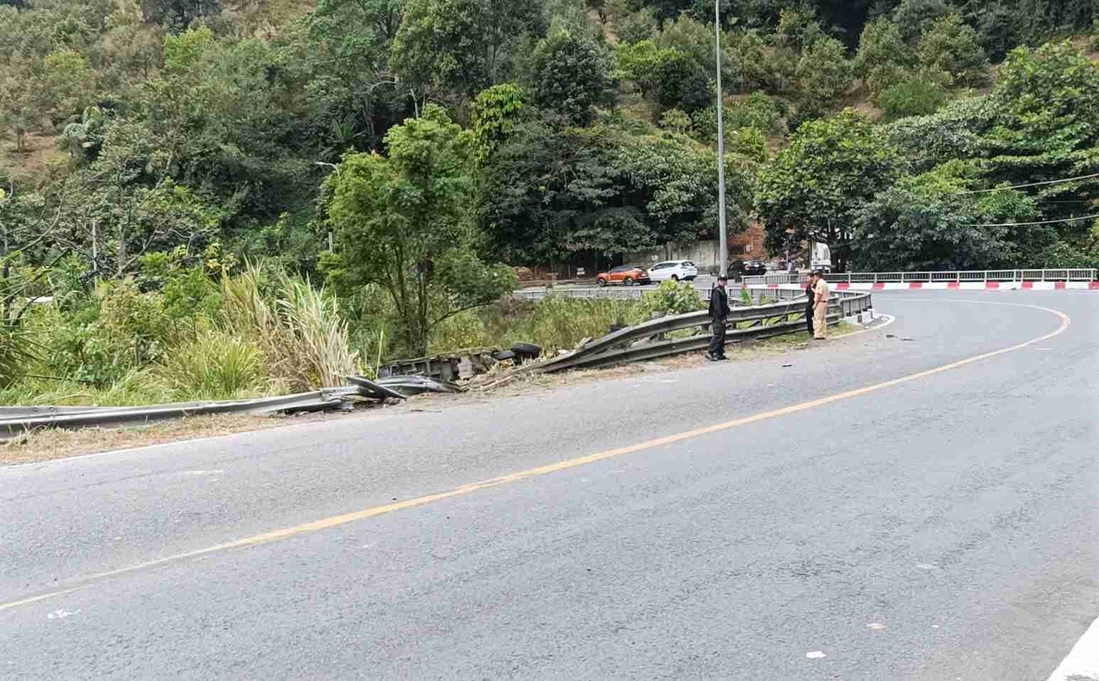Đèo Bảo Lộc: Tài xế tử vong sau khi xe tải lao xuống vực