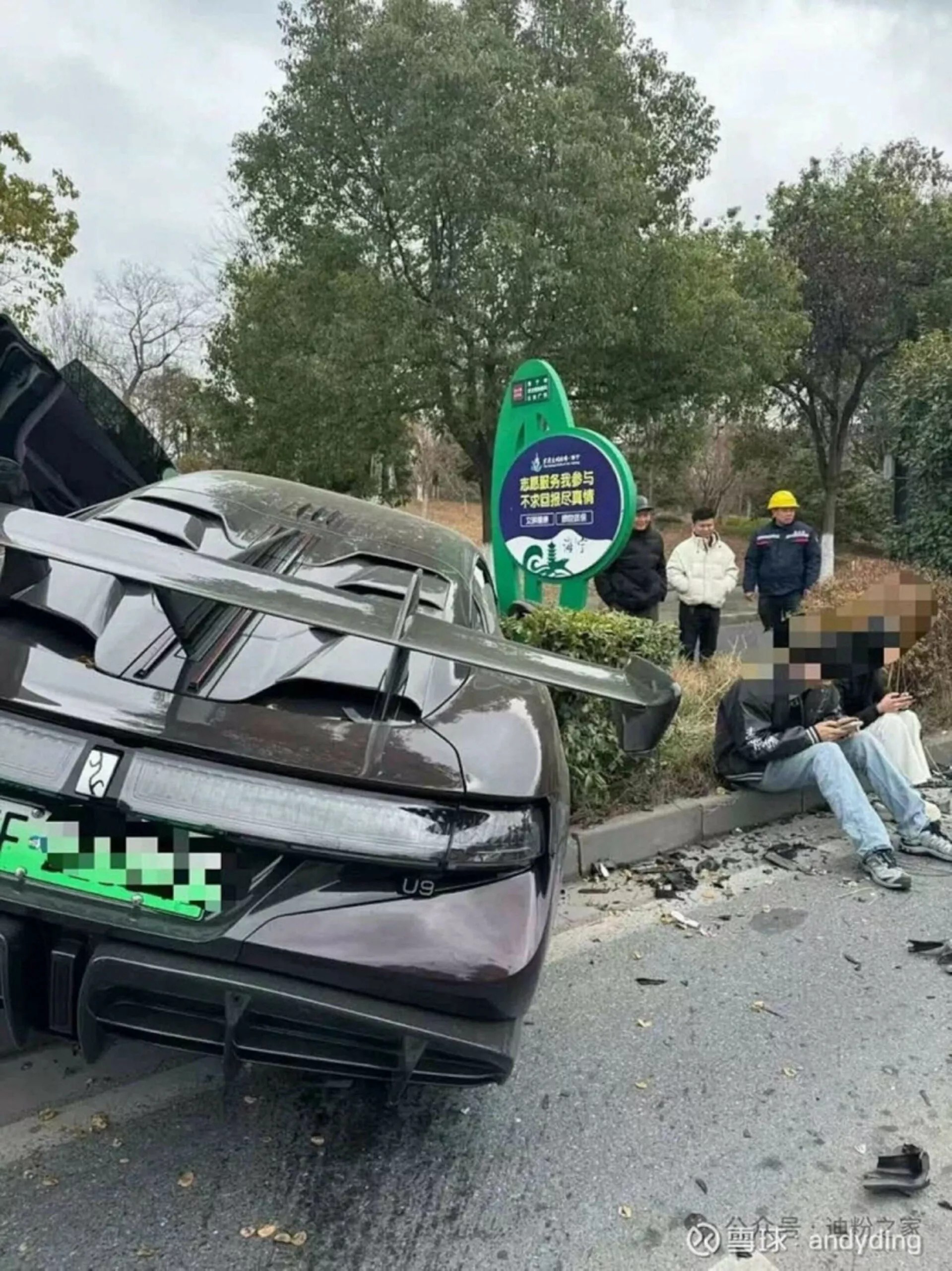 Chiếc Yangwang U9 được ghi nhận đã chạy tốc độ cao và mất kiểm soát, dẫn đến đâm vào phương tiện khác tại giao lộ