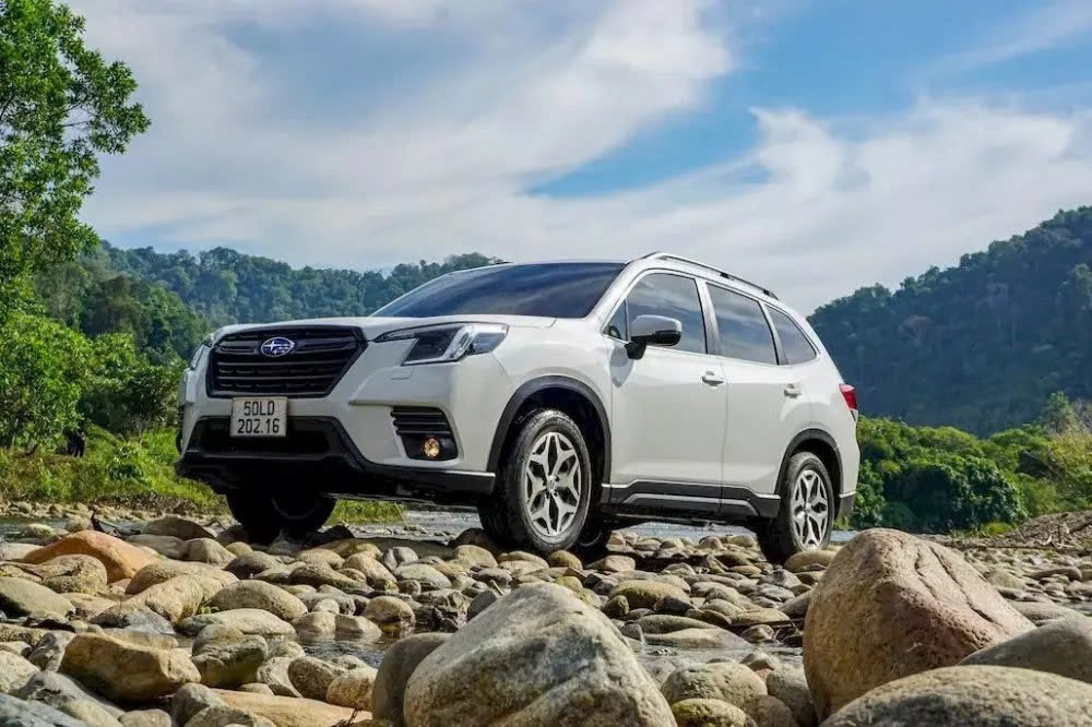 Subaru Forester giảm giá đến hơn 300 triệu đồng