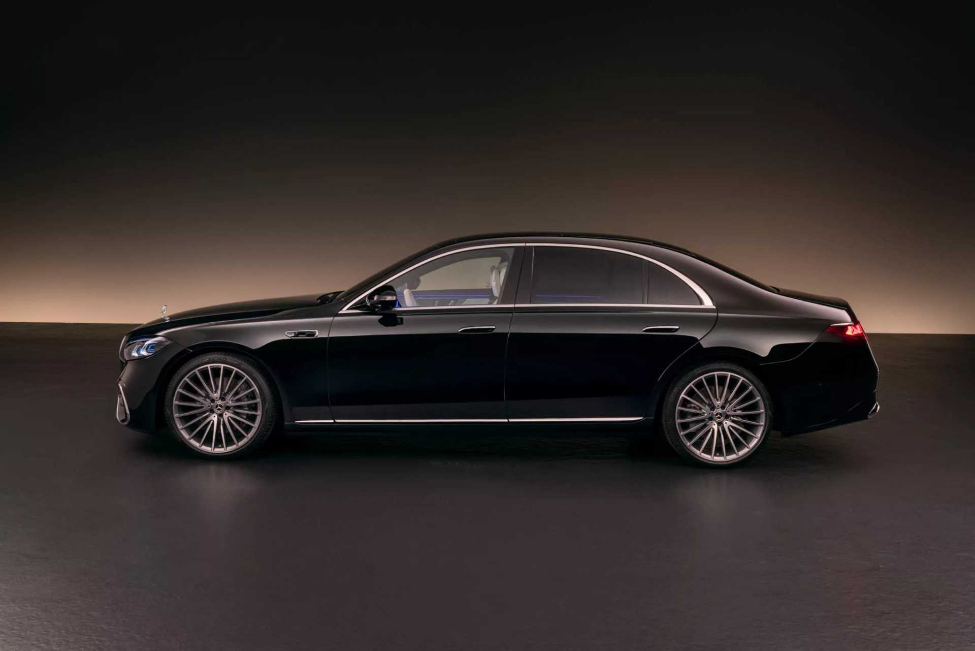 Phía bên của Mercedes-Benz S-Class 2027