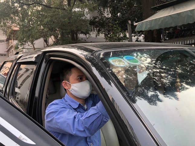 Đề xuất bỏ dán tem kiểm định trên kính ô tô, chuyển sang chứng nhận điện tử