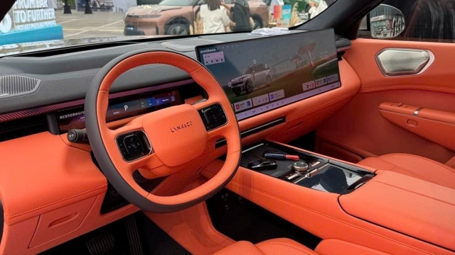 Lynk & Co 900 giá dự kiến 3,3 tỷ đồng tại Việt Nam có màn hình 30 inch, ghế xoay 180 độ