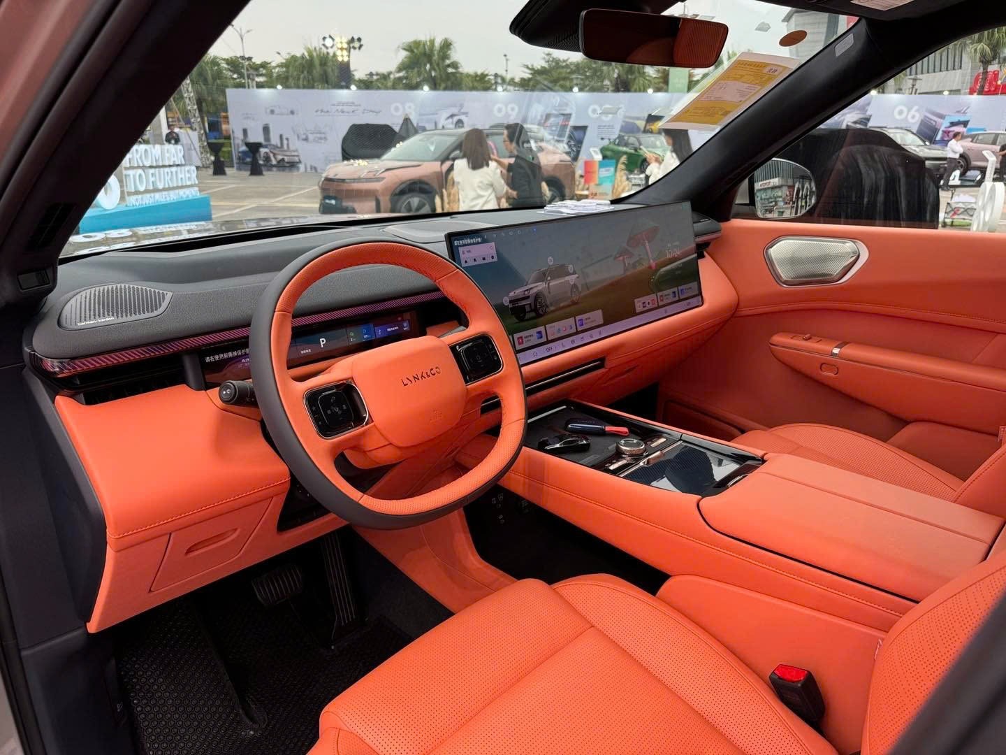 Lynk & Co 900 giá dự kiến 3,3 tỷ đồng tại Việt Nam có màn hình 30 inch, ghế xoay 180 độ