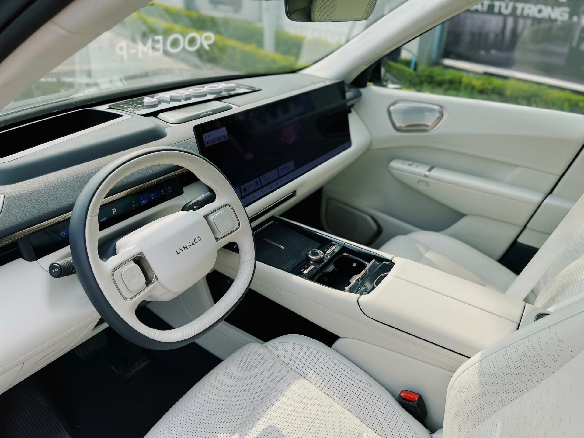 Lynk & Co 900 giá dự kiến 3,3 tỷ đồng tại Việt Nam có màn hình 30 inch, ghế xoay 180 độ