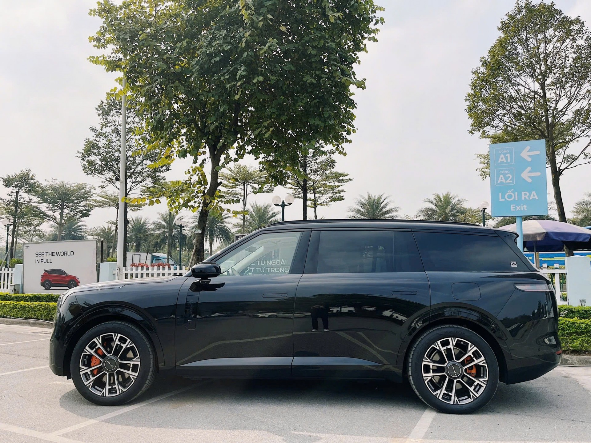 Lynk & Co 900 giá dự kiến 3,3 tỷ đồng tại Việt Nam có màn hình 30 inch, ghế xoay 180 độ