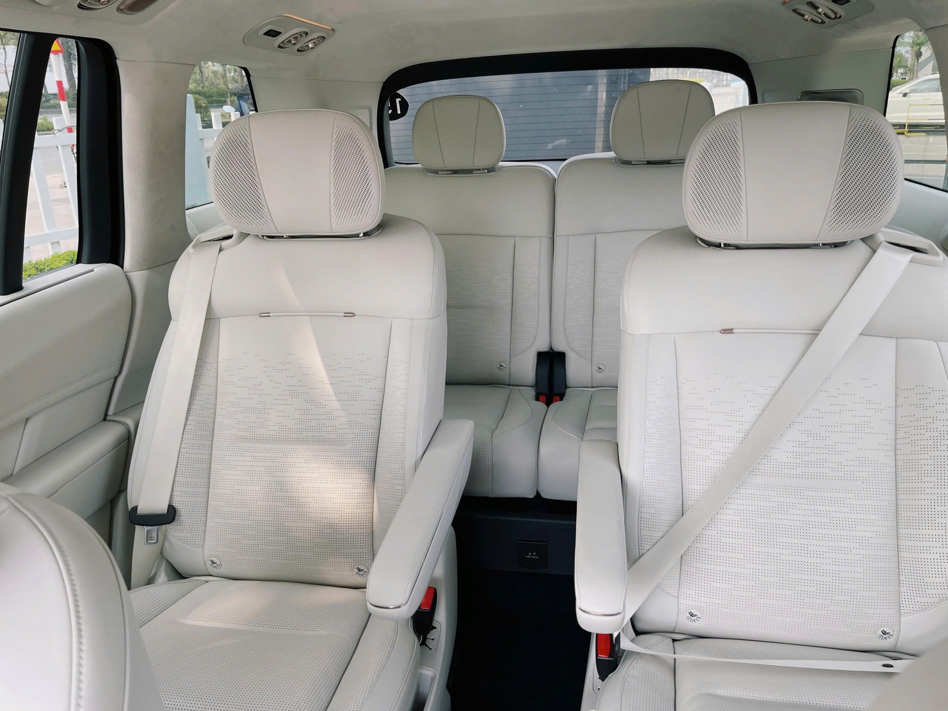 Lynk & Co 900 giá dự kiến 3,3 tỷ đồng tại Việt Nam có màn hình 30 inch, ghế xoay 180 độ