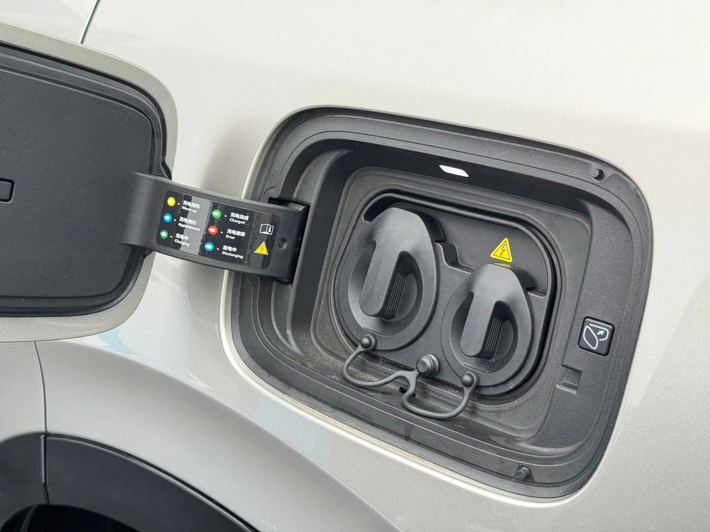 Lynk & Co 900 giá dự kiến 3,3 tỷ đồng tại Việt Nam có màn hình 30 inch, ghế xoay 180 độ Lynk & Co 900 giá dự kiến 3,3 tỷ đồng tại Việt Nam có màn hình 30 inch, ghế xoay 180 độ