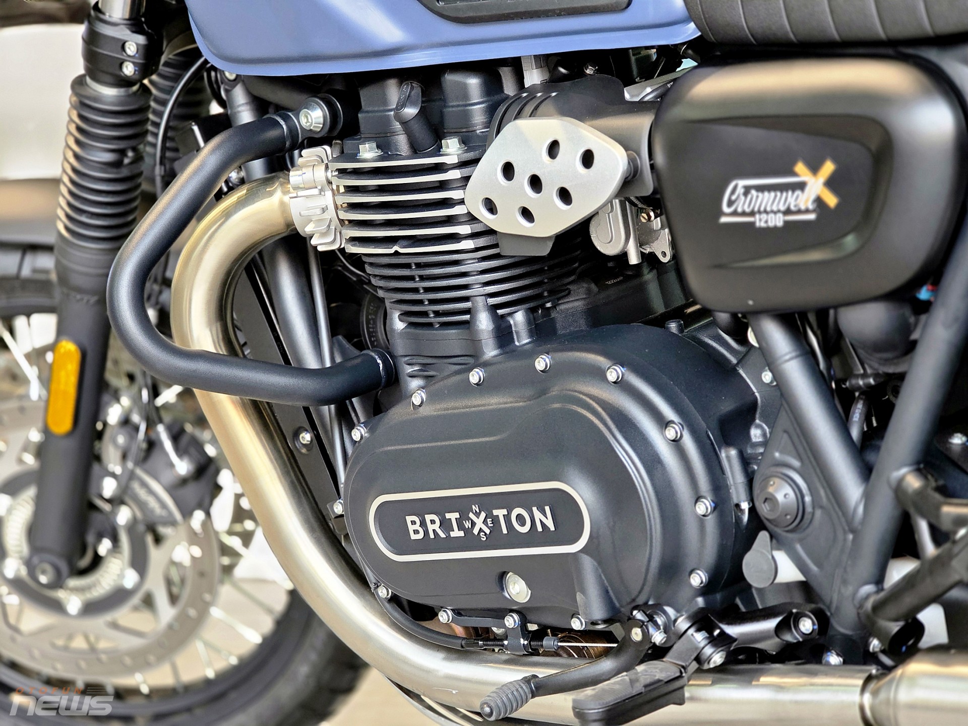 Mô tô cổ điển Brixton Cromwell 1200 2026 về Việt Nam, giá 288 triệu đồng