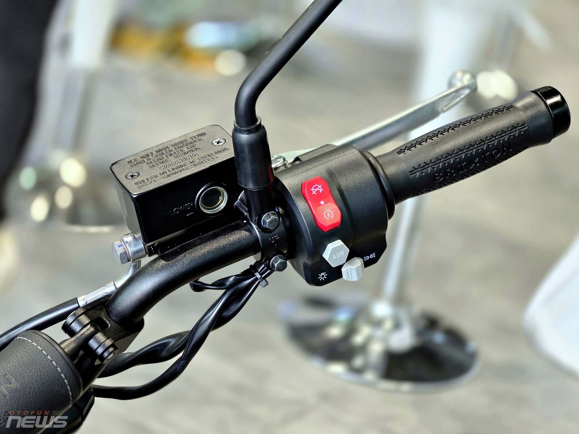 Mô tô cổ điển Brixton Cromwell 1200 2026 về Việt Nam, giá 288 triệu đồng