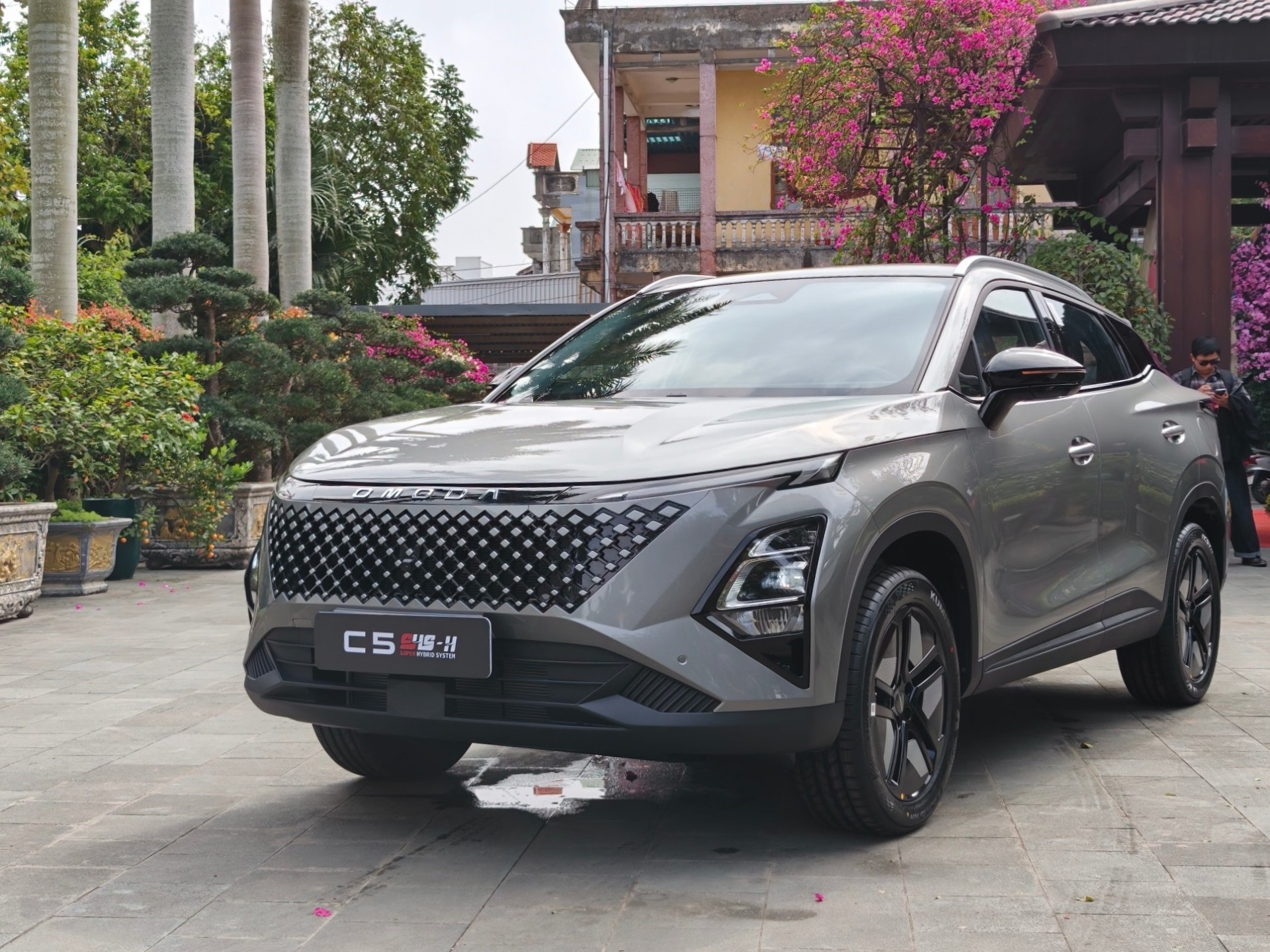 Omoda C5 SHS lộ diện, thách thức Toyota Corolla Cross HEV