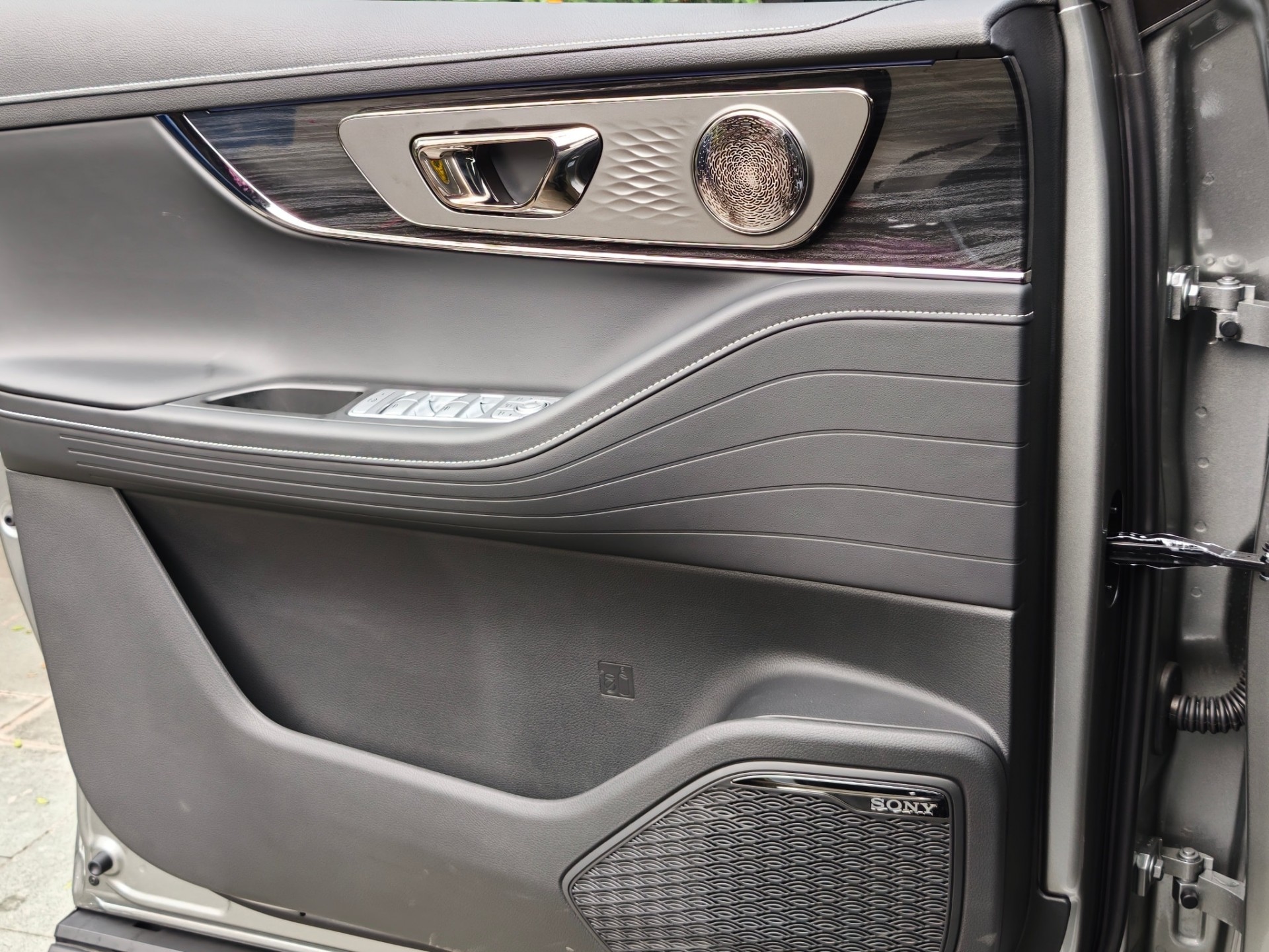 Omoda C5 SHS lộ diện, hãng thách thức Toyota Corolla Cross hybrid