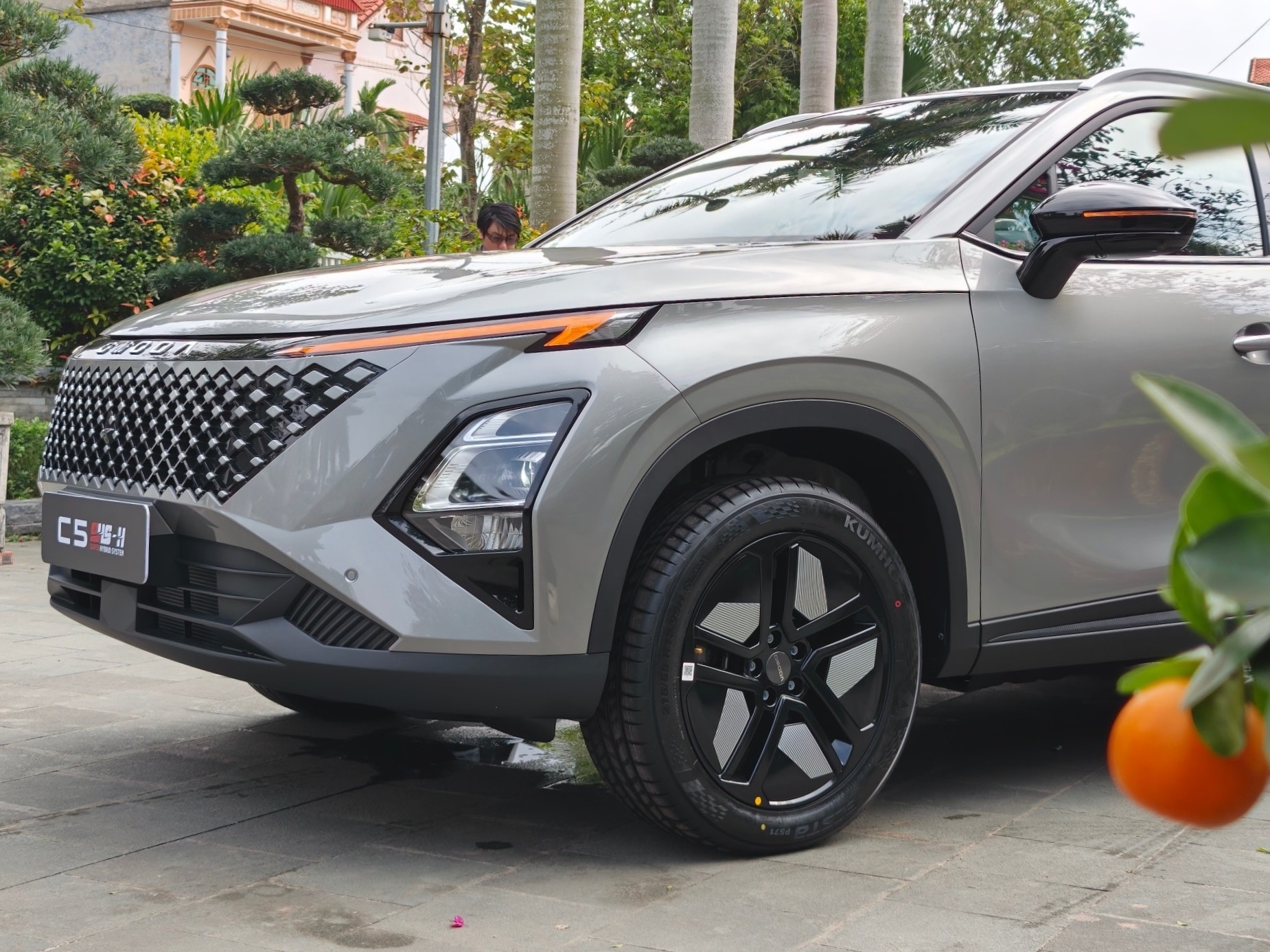 Omoda C5 SHS lộ diện, hãng thách thức Toyota Corolla Cross hybrid