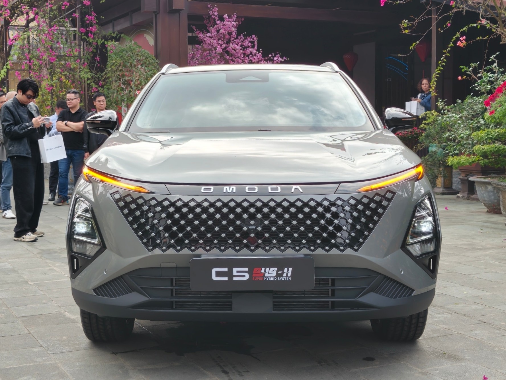 Omoda C5 SHS lộ diện, hãng thách thức Toyota Corolla Cross hybrid