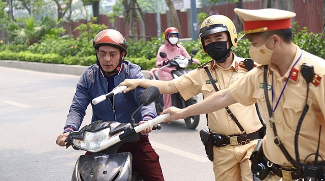 Người dân có thể phản ánh những CSGT có biểu hiện tiêu cực, nhũng nhiễu ở đâu?