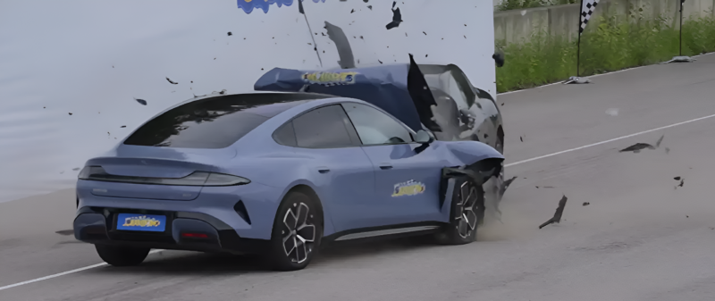 Hình ảnh video thử nghiệm va chạm Xiaomi SU7 được Cao Nhược Tường đăng tải trên Bilibili