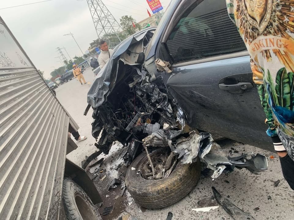 Liên tiếp các vụ tai nạn giao thông ô tô liên hoàn trên cả nước