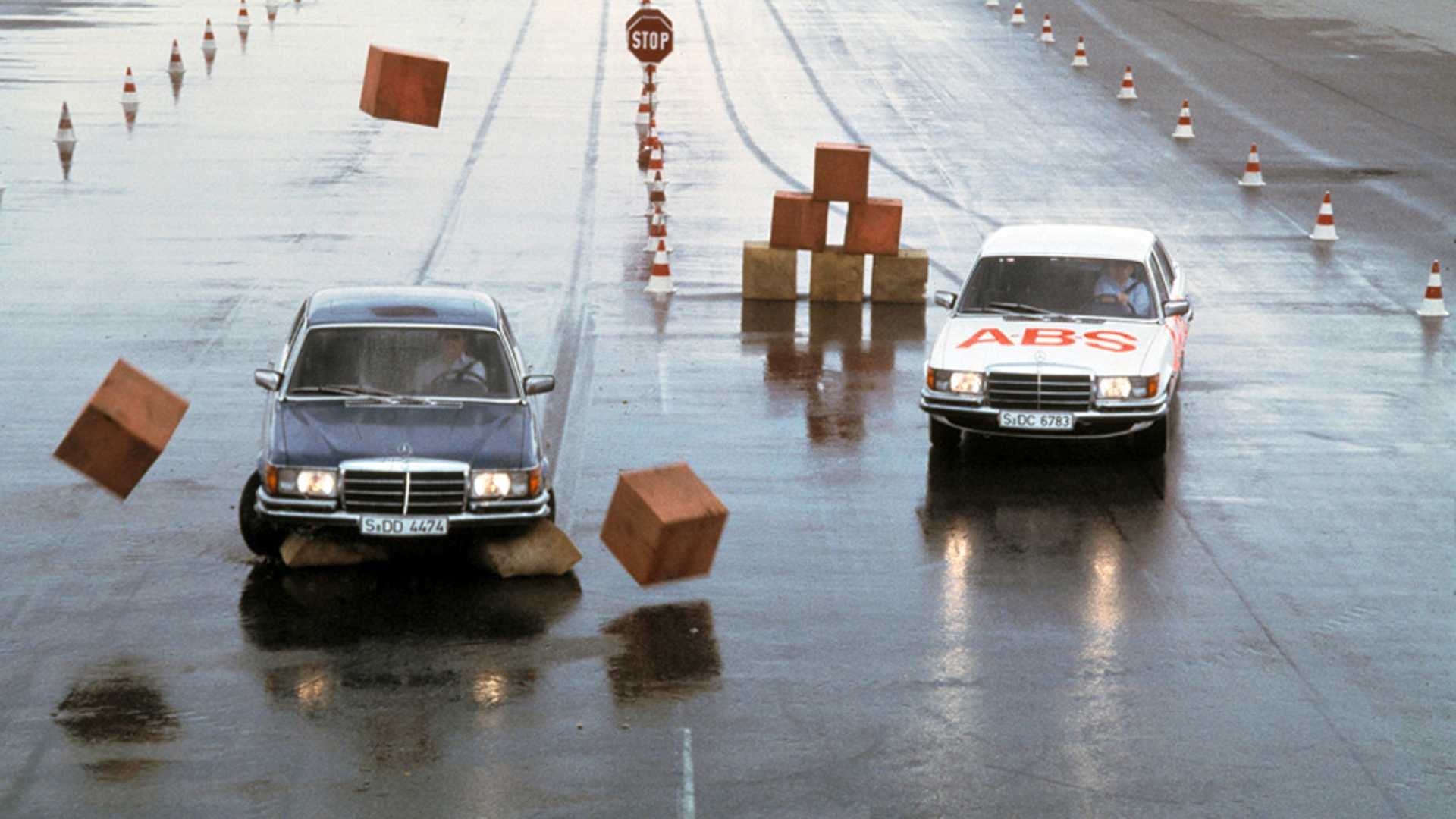 10 tính năng an toàn đã làm thay đổi hoàn toàn ngành ô tô thế giới