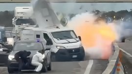 Video kinh hoàng ghi lại vụ đấu súng cướp xe chở tiền tại Ý