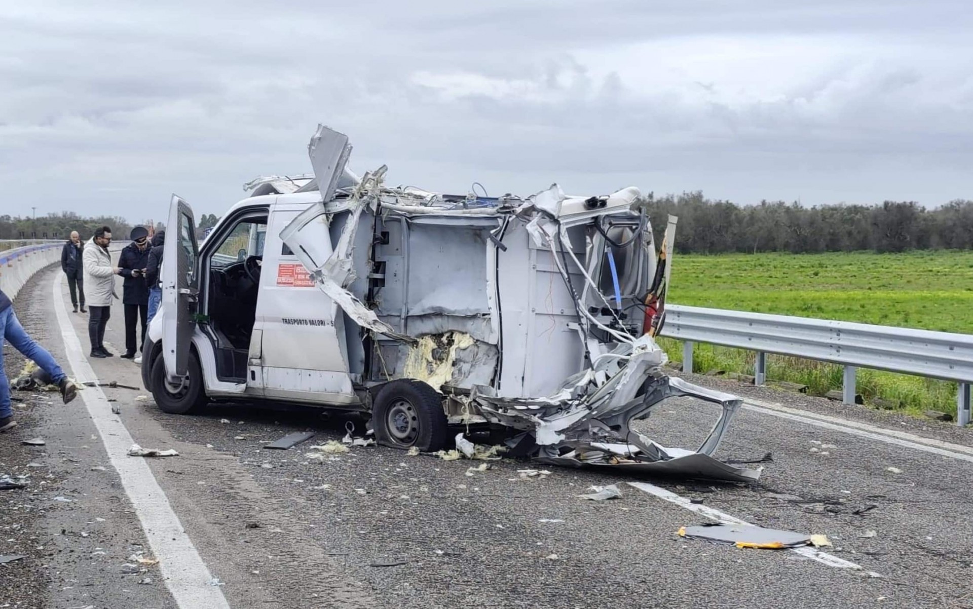 Video kinh hoàng ghi lại vụ đấu súng cướp xe chở tiền tại Ý Hiện trường vụ cướp xe chở tiền khi mọi chuyện kết thúc