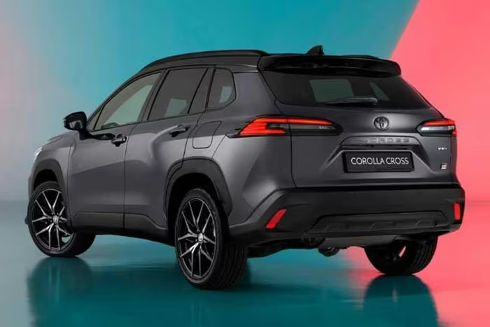 Toyota Corolla Cross HEV GR Sport 2026 ra mắt, giá quy đổi gần 1 tỷ đồng
