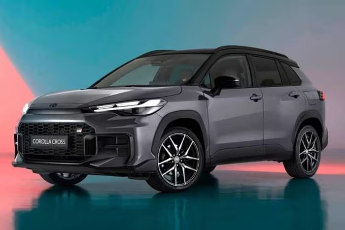 Toyota Corolla Cross HEV GR Sport 2026 ra mắt, giá quy đổi gần 1 tỷ đồng