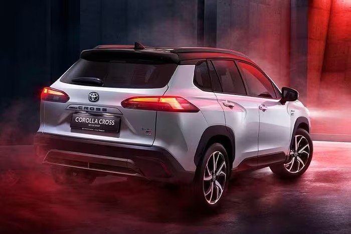 Toyota Corolla Cross HEV GR Sport 2026 ra mắt, giá quy đổi gần 1 tỷ đồng