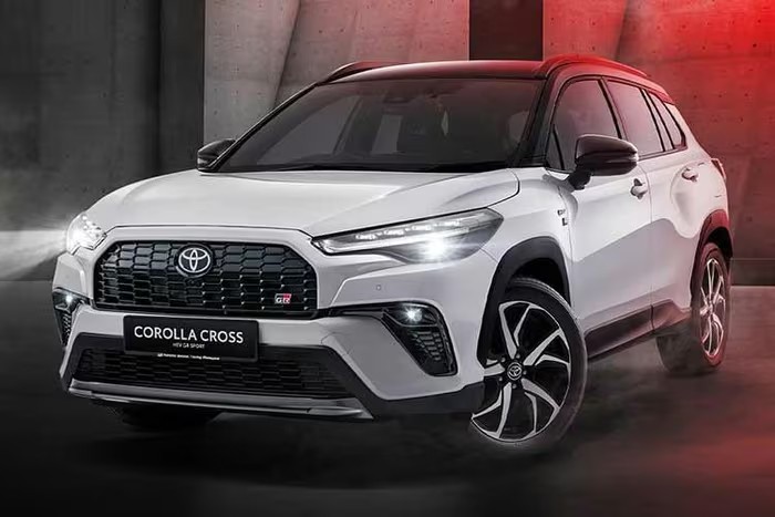 Toyota Corolla Cross HEV GR Sport 2026 ra mắt, giá quy đổi gần 1 tỷ đồng