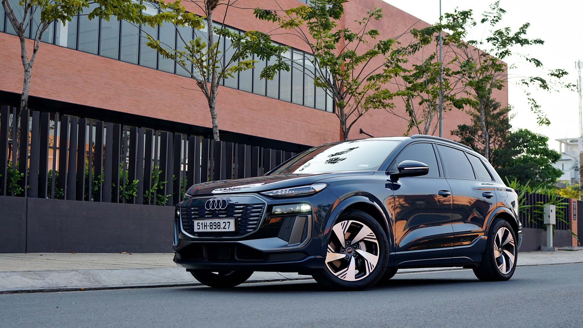 Cận cảnh Audi Q6 e-tron: Xe điện hạng sang công suất 301 mã lực, tầm hoạt động 583 km