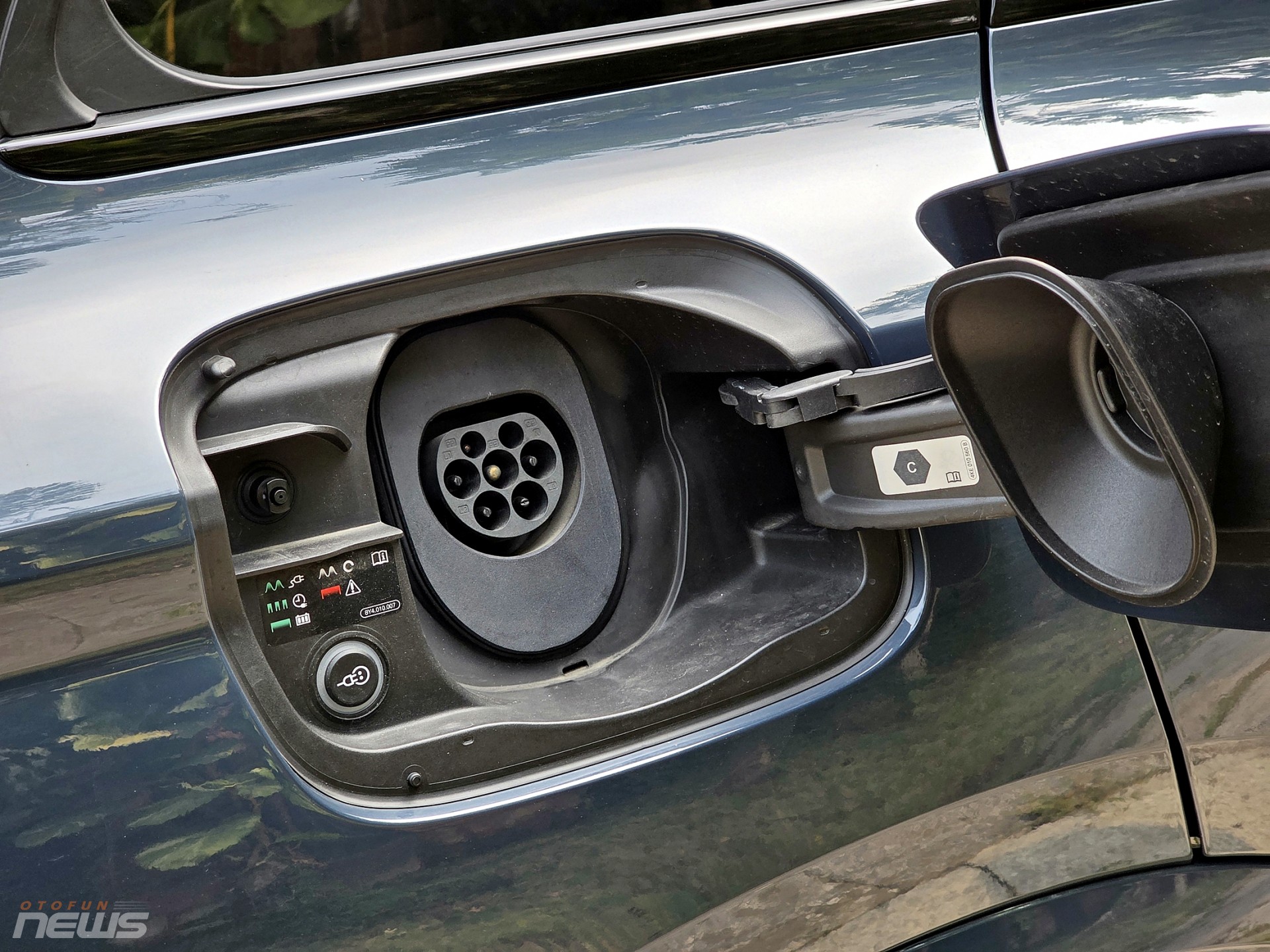 Cận cảnh Audi Q6 e tron giá 3,19 tỷ đồng