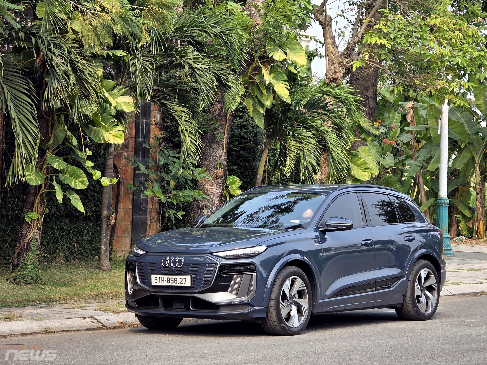 Cận cảnh Audi Q6 e tron giá 3,19 tỷ đồng