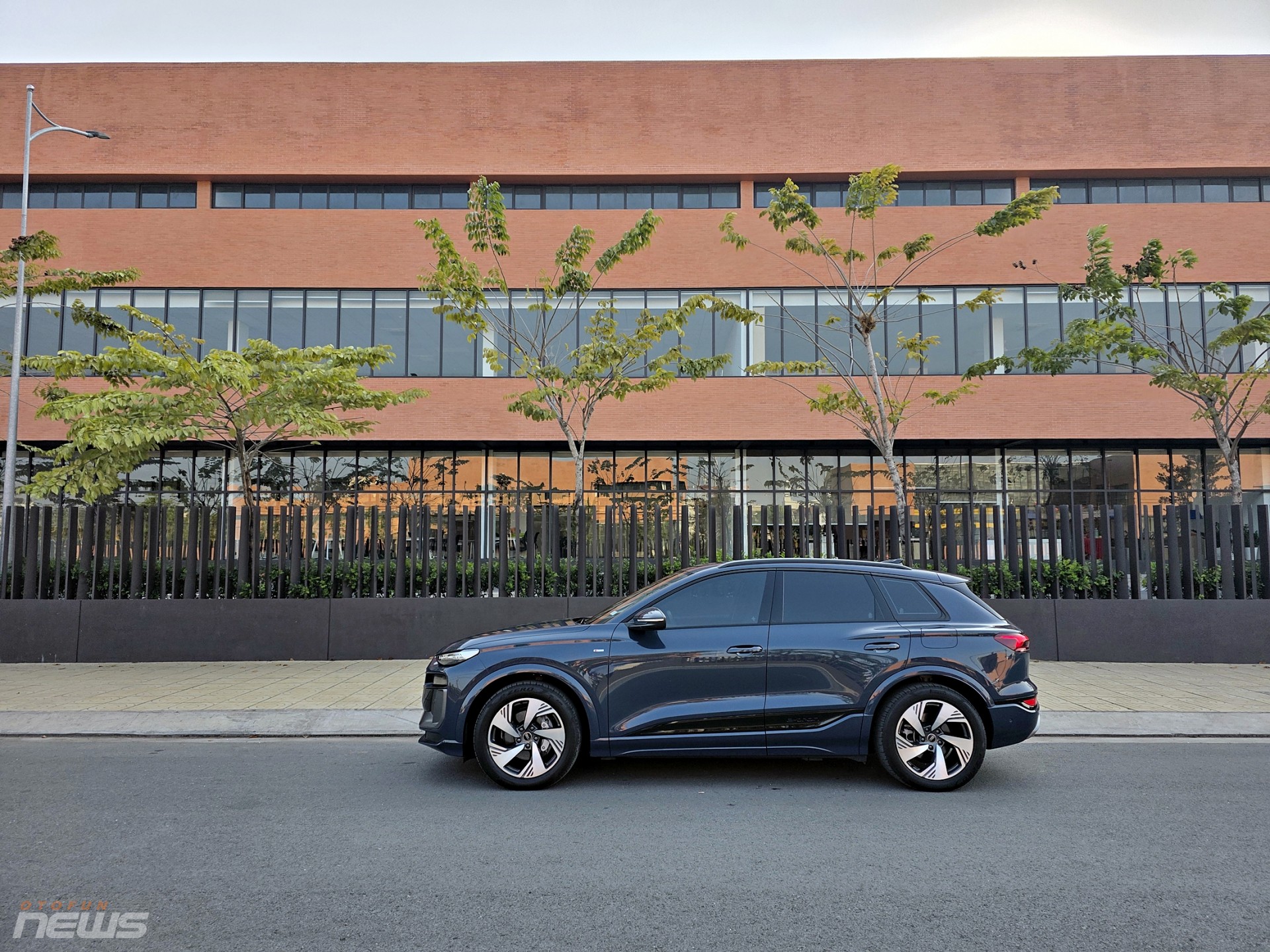 Cận cảnh Audi Q6 e tron giá 3,19 tỷ đồng