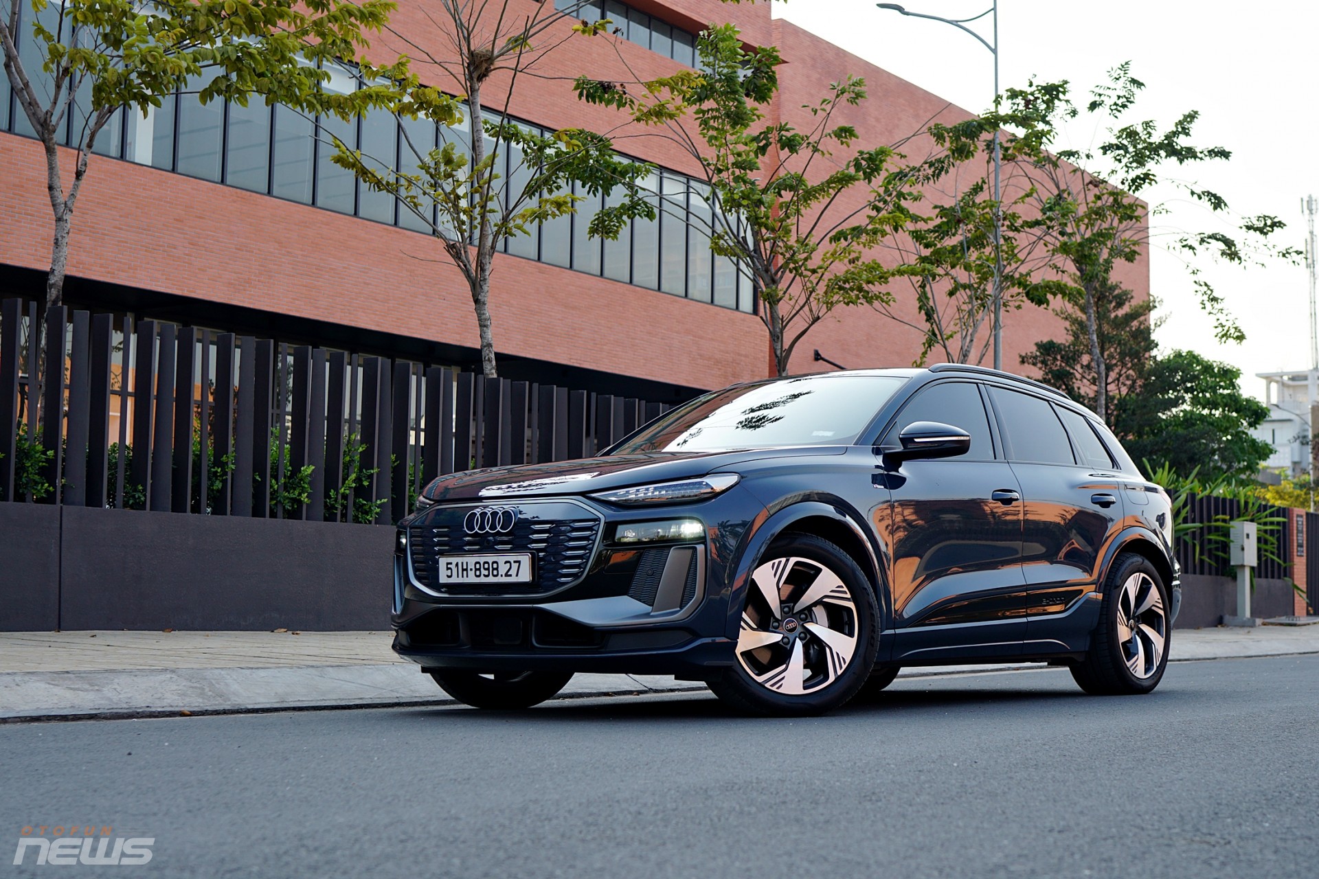 Cận cảnh Audi Q6 e tron giá 3,19 tỷ đồng